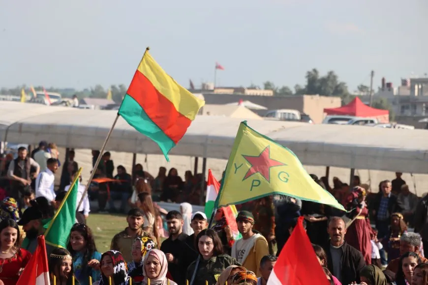 En imágenes y vídeos: celebraciones de Newroz en ciudades de Rojava