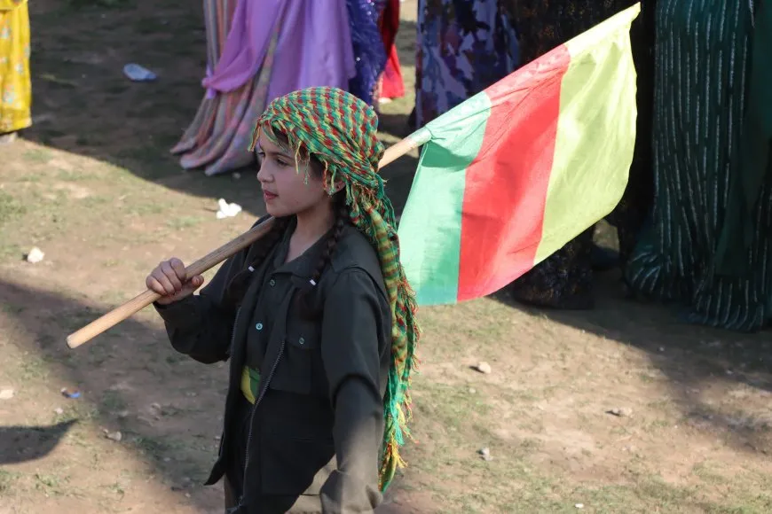 En imágenes y vídeos: celebraciones de Newroz en ciudades de Rojava