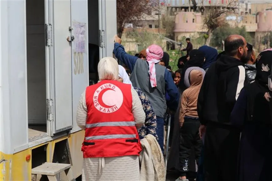 La Media Luna Roja Kurda proporciona apoyo médico y evacua a los residentes afectados en Hasakah