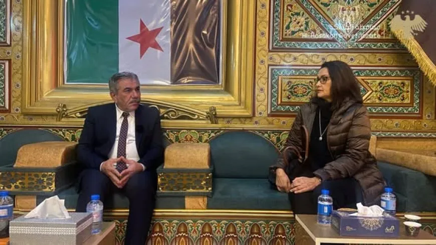 El gobernador de Hasaka aborda las necesidades educativas con UNICEF