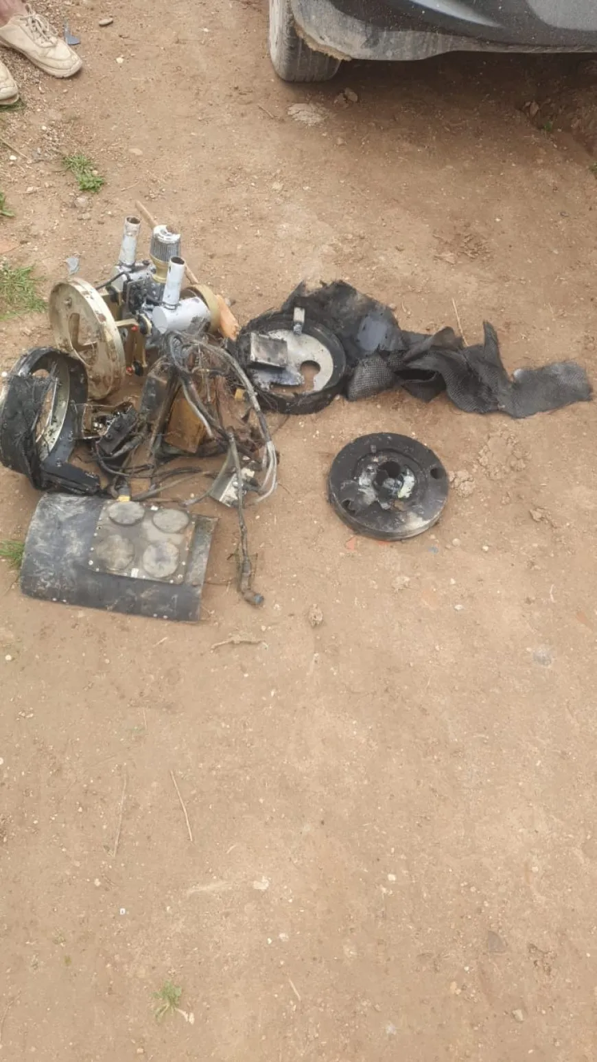 Un almacén de trigo se quema en el campo de Hasaka por un ataque con drones cerca de la base de Qasrak