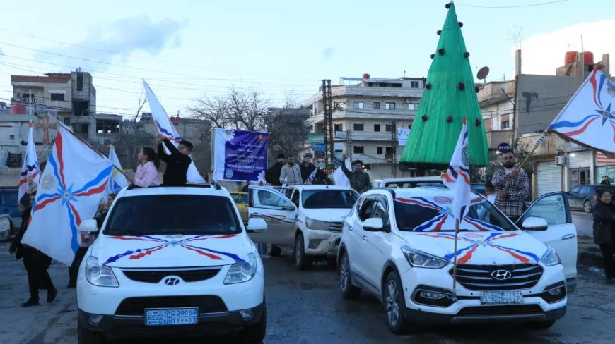 La comunidad siriaco-asiria celebra el Akitu en Hasaka con un desfile multitudinario