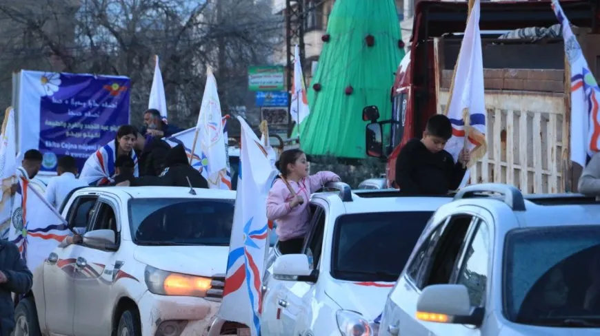 La comunidad siriaco-asiria celebra el Akitu en Hasaka con un desfile multitudinario