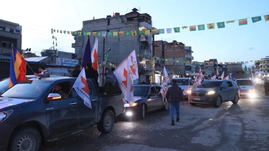 La comunidad siriaco-asiria celebra el Akitu en Hasaka con un desfile multitudinario