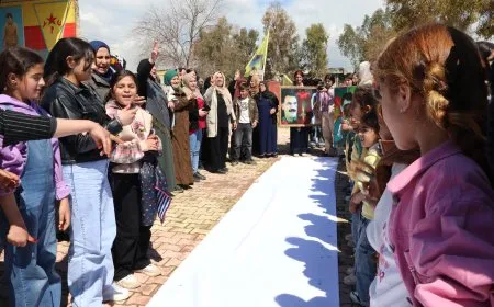 Los hijos de los mártires exigen libertad física para el líder el 4 de abril