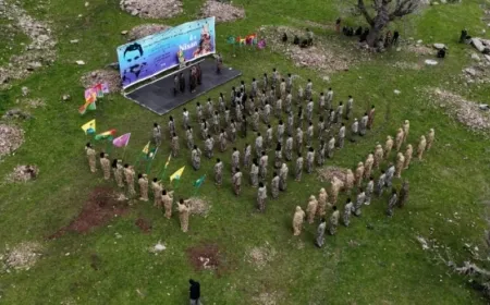 Las guerrillas de la libertad celebran el aniversario de Ocalan y la fundación del PJAK