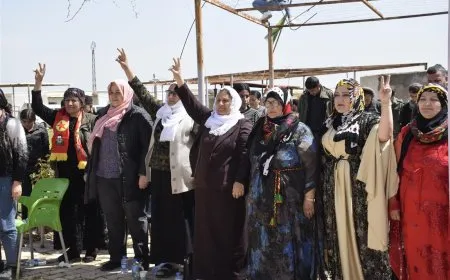 El pueblo de Jinwar celebra el nacimiento del líder Ocalan y fundación de las YPJ
