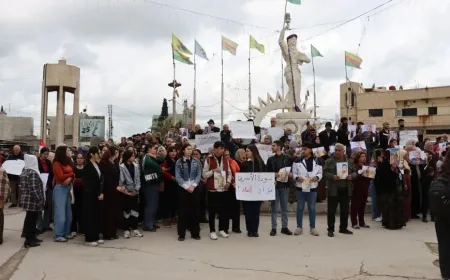 Familias y estudiantes exigen la liberación de los detenidos en Amuda y Girkê Legê