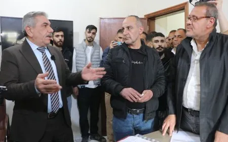 El gobernador de Hasaka inspecciona centros de solicitud de ciudadanía y supervisa el funcionamiento