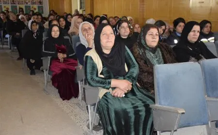 Una reunión en Darbasiya aborda el papel de la mujer en la próxima fase política en Siria