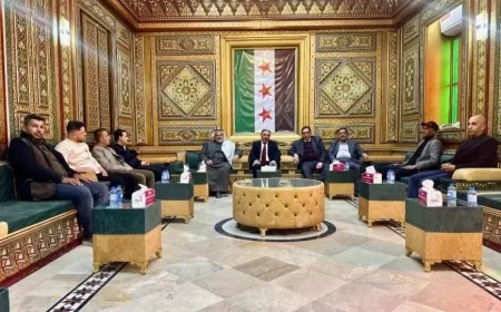El gobernador de Hasaka recibe a una delegación de jeques de la tribu Tayy