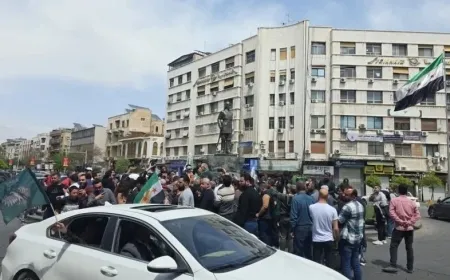Protesta en la plaza Yusuf al-Azma de Damasco exige reformas económicas y de condiciones de vida
