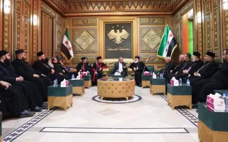 El gobernador de Hasaka recibe a una delegación de líderes cristianos