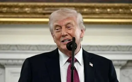 Trump ordena destruir embarcaciones iraníes en el estrecho de Ormuz