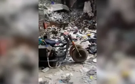 Los montones de basura invaden las calles de Alepo
