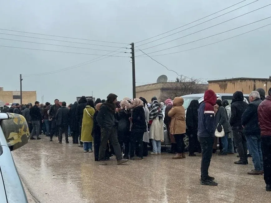 Las protestas en Kobanê rechazan el nombramiento de un nuevo alcalde en Jalabiya en medio de restricciones a la prensa