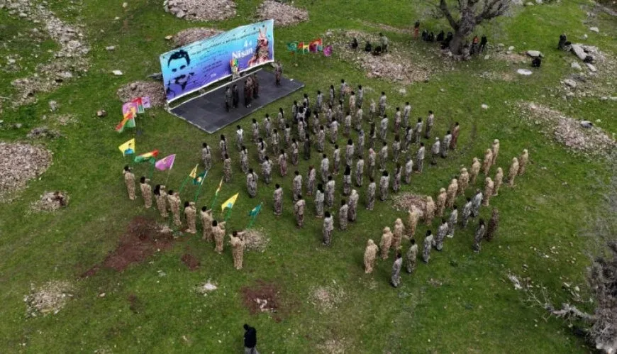 Las guerrillas de la libertad celebran el aniversario de Ocalan y la fundación del PJAK