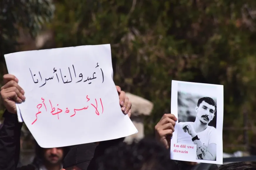 Familias de prisioneros en Qamishlo piden la libertad de sus hijos da