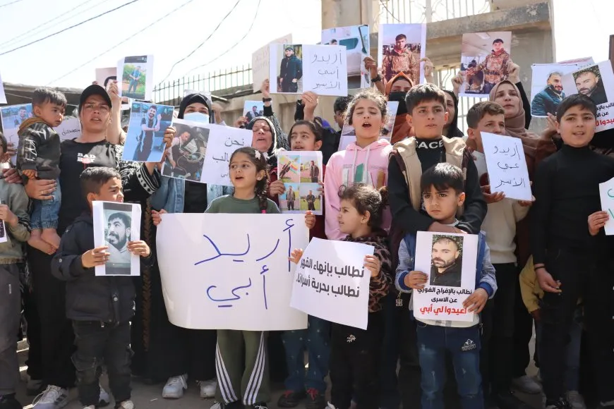 Familias de prisioneros en Qamishlo piden la libertad de sus hijos da