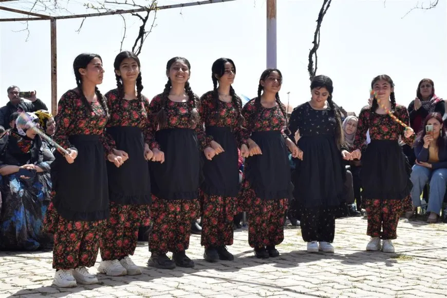 El pueblo de Jinwar celebra el nacimiento del líder Ocalan y fundación de las YPJ