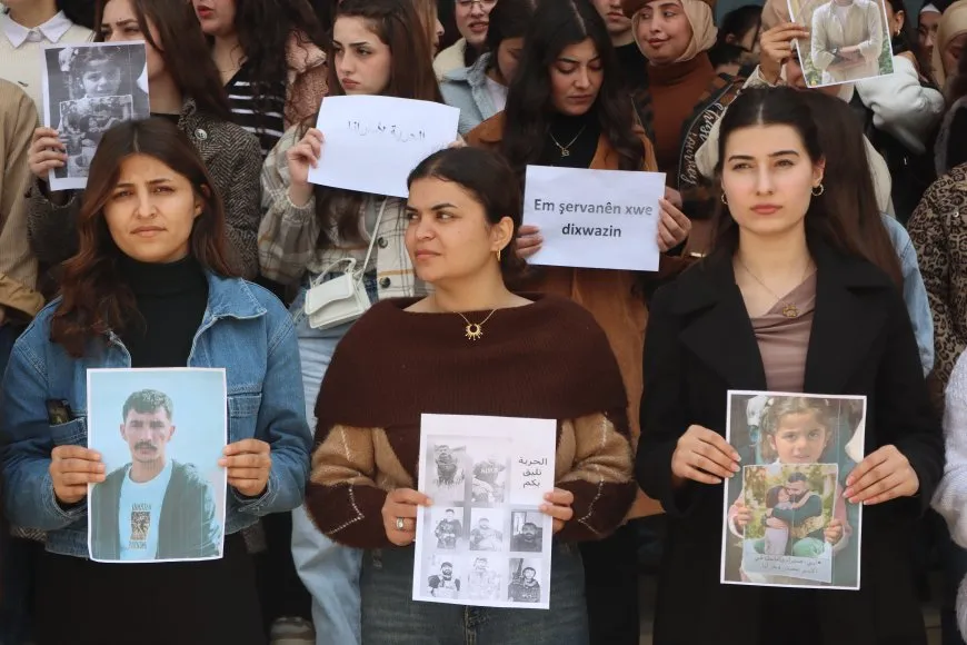 Familias y estudiantes exigen la liberación de los detenidos en Amuda y Girkê Legê