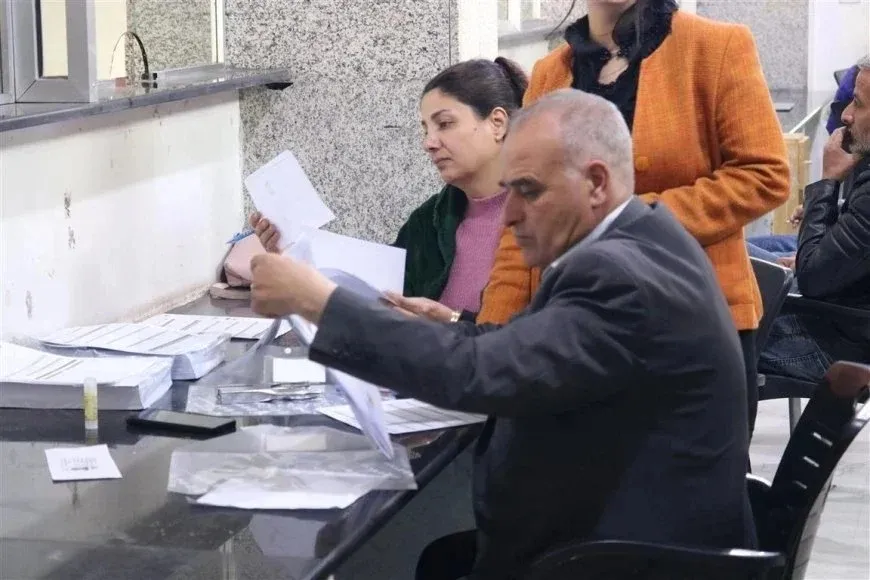 Un funcionario del Gobierno de transición aclara que los padres pueden solicitar la ciudadanía para sus hijos que residen fuera de Siria