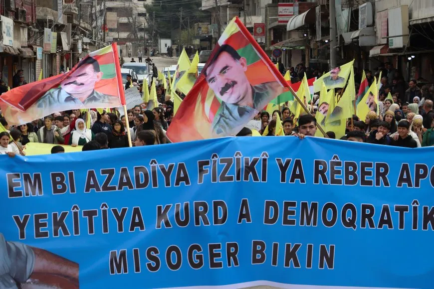Residentes de Tirbêspiyê exigen la libertad física del líder Abdullah Ocalan