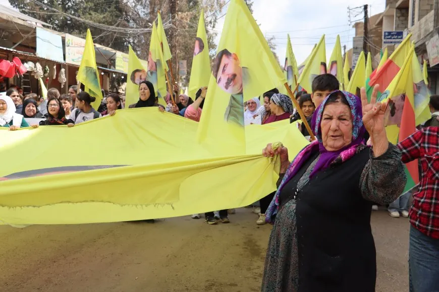 Residentes de Tirbêspiyê exigen la libertad física del líder Abdullah Ocalan
