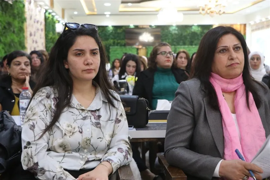 Ilham Ahmed aborda el expediente de detenidos y el papel de la mujer con la ministra de Asuntos Sociales