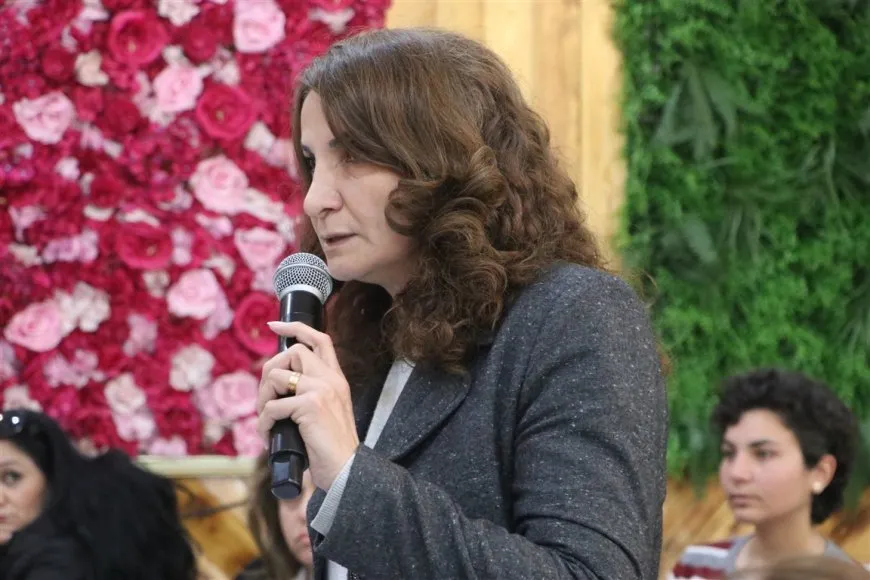 Ilham Ahmed aborda el expediente de detenidos y el papel de la mujer con la ministra de Asuntos Sociales