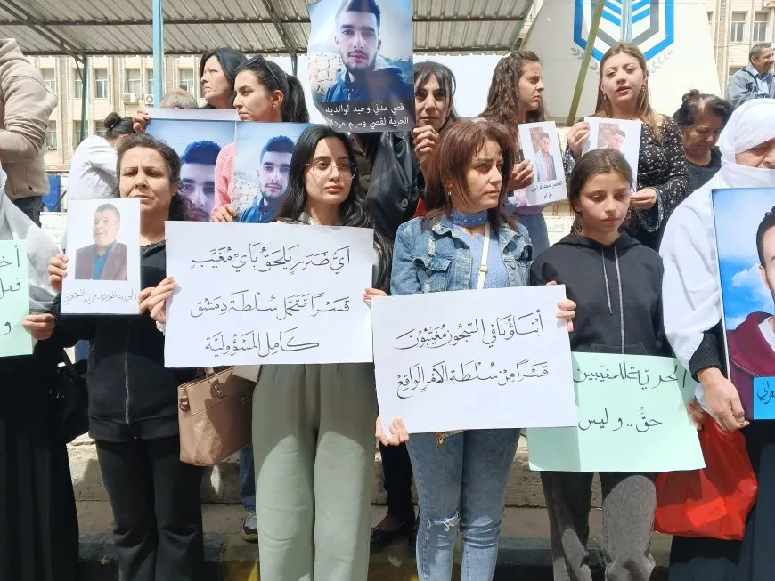 Se celebra una vigilia en Suweyda para exigir que se aclare el destino de los secuestrados y desaparecidos forzosos
