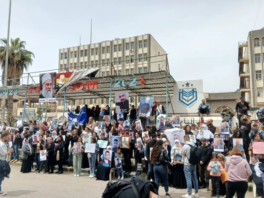 Se celebra una vigilia en Suweyda para exigir que se aclare el destino de los secuestrados y desaparecidos forzosos