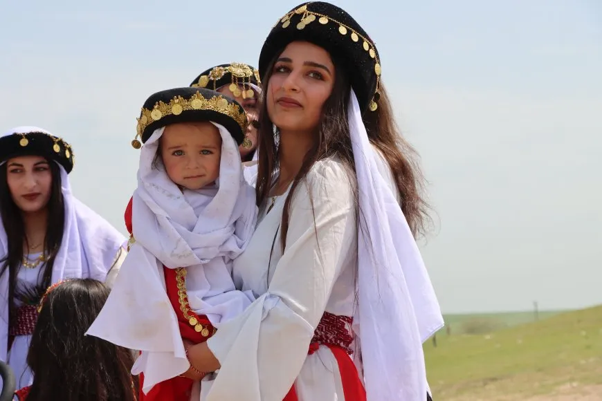 Celebración del Miércoles Rojo en Amuda destaca la defensa de los derechos yazidíes