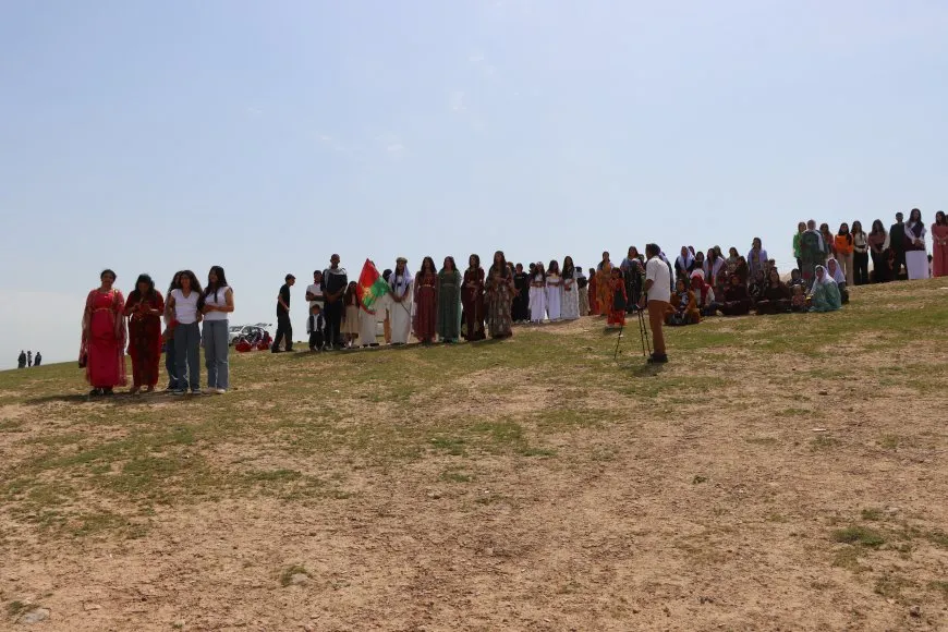 Celebración del Miércoles Rojo en Amuda destaca la defensa de los derechos yazidíes