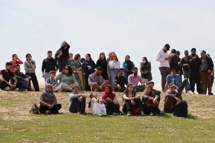 Celebración del Miércoles Rojo en Amuda destaca la defensa de los derechos yazidíes