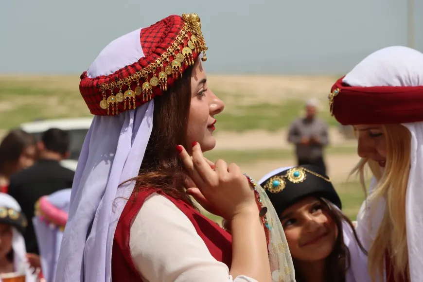 Celebración del Miércoles Rojo en Amuda destaca la defensa de los derechos yazidíes
