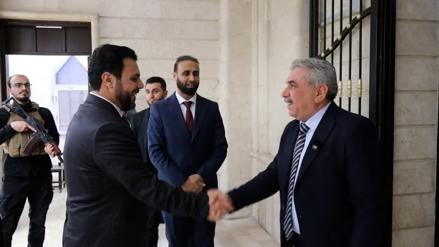 El gobernador de Hasaka se reúne con el Comité Supremo de Elecciones del Consejo del Pueblo