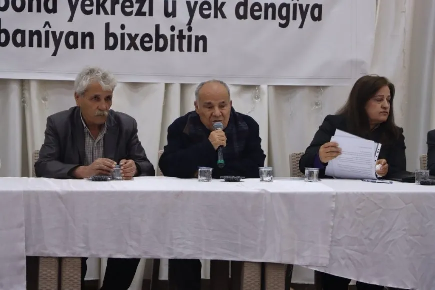 Kobanê celebra una reunión ampliada y forma un comité para abordar los asuntos de la ciudad