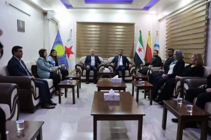PYD y delegación del Gobierno de transición mantienen reunión en curso