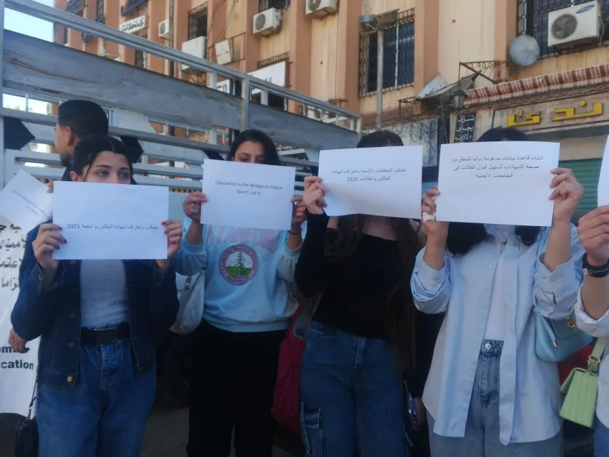 Los estudiantes de Sweida protestan exigiendo el reconocimiento de los diplomas de 2024 y 2025
