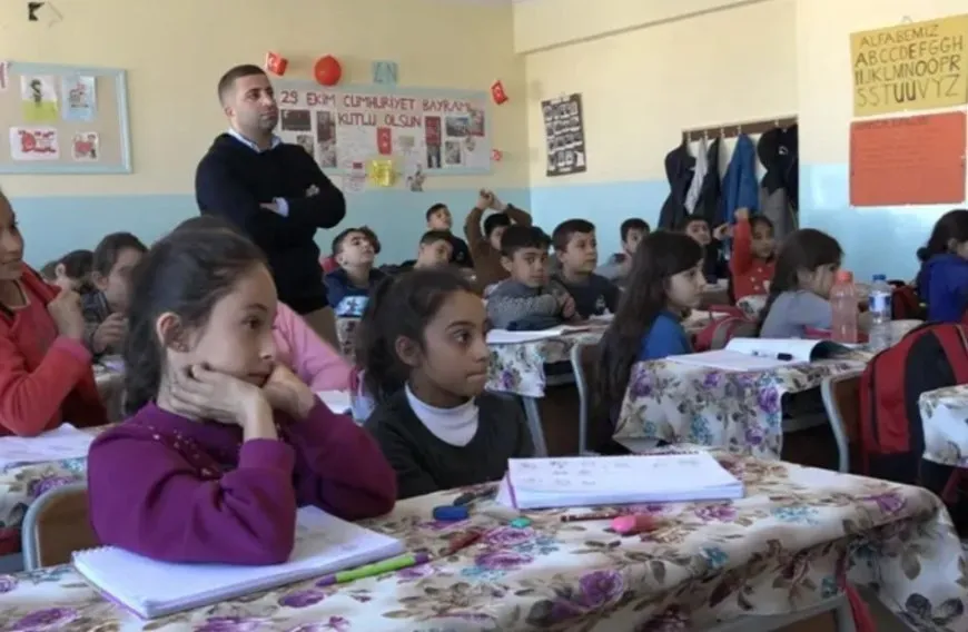 La alienación educativa amenaza el futuro de miles de estudiantes que regresan a Afrin