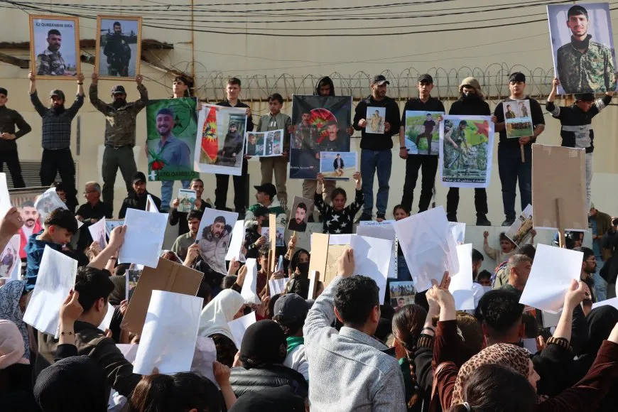 En Qamishlo se realiza una protesta para exigir la liberación de los detenidos