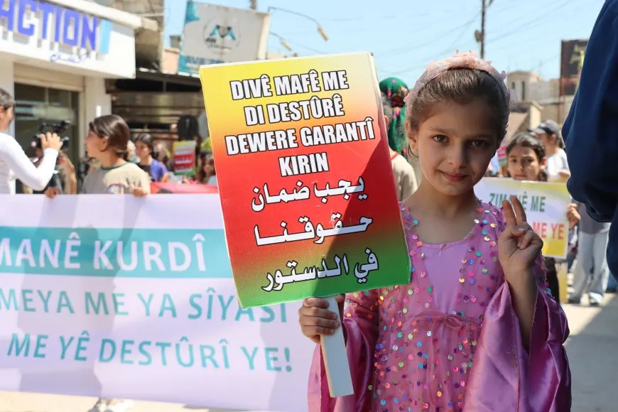 Miles en Qamishlo exigen el reconocimiento constitucional de la lengua kurda