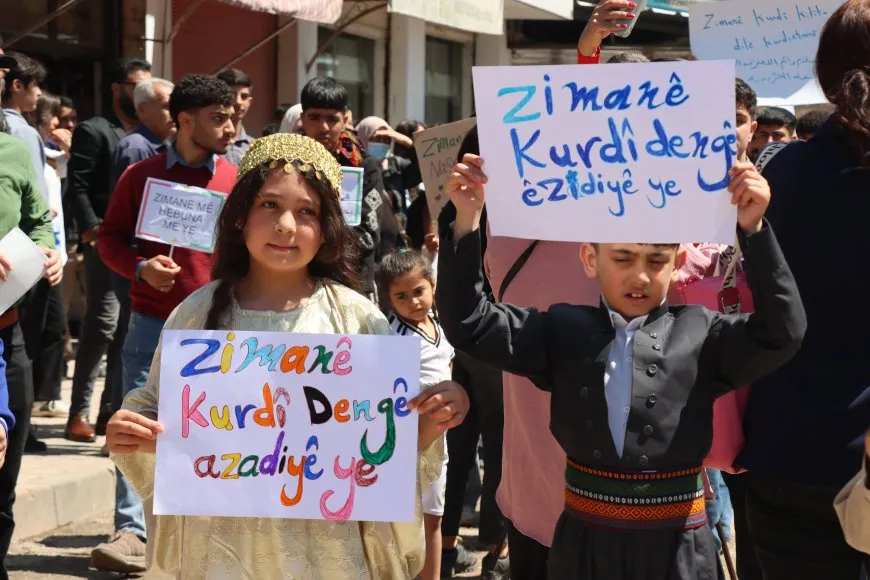Miles en Qamishlo exigen el reconocimiento constitucional de la lengua kurda