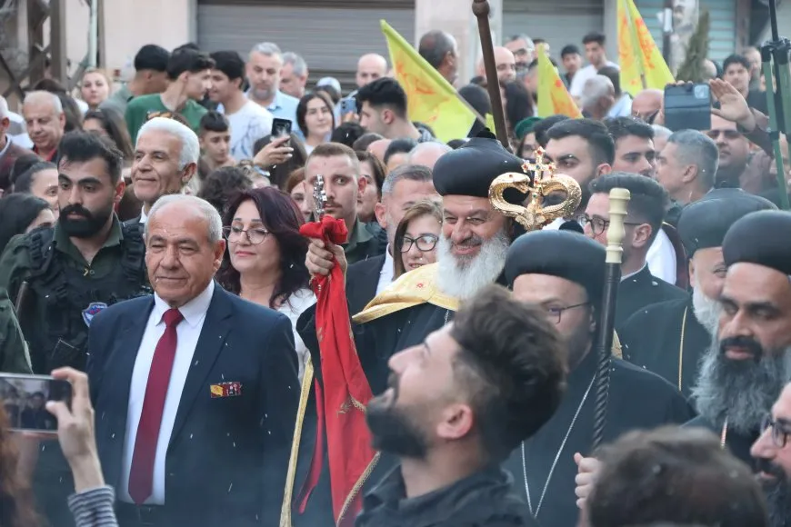 El Patriarca Mor Ignatius Aphrem II recibe una multitudinaria bienvenida popular en Qamishlo