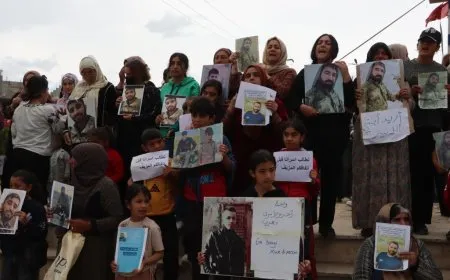 Manifestación masiva en Kobani exige la liberación de los detenidos