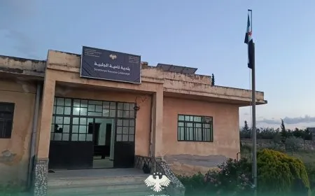 Adopción de la señalización en kurdo y árabe en Jalabiyah en respuesta a las demandas de los residentes