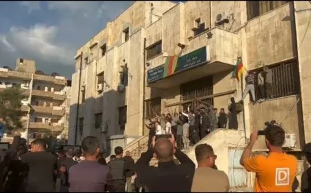 Protesta en Qamishlo por la exclusión del idioma kurdo de los carteles oficiales