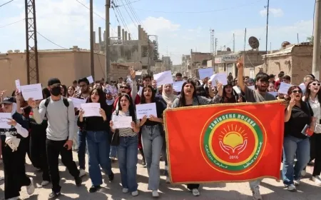 Los estudiantes de la Universidad de Rojava exigen el reconocimiento constitucional del idioma kurdo