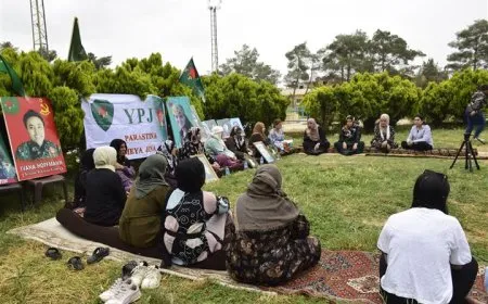 Madres de mártires destacan el papel de las YPJ en Til Temir